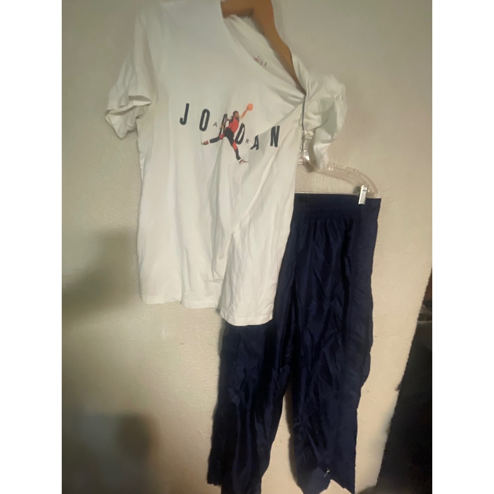 Jordan Mens‎ Graphic T-Shirt and Navy Blue Track Pants Set Size Large 2 Piece